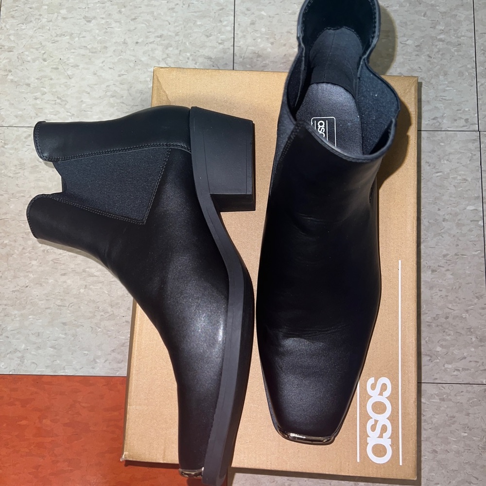 ASOS DESIGN stacked heel chelsea
boots in black faux leather with metal hardware